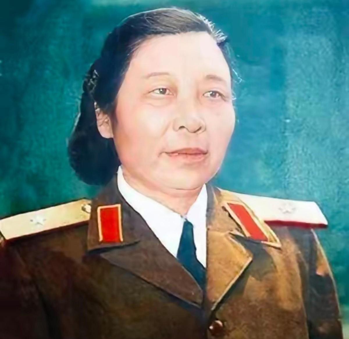 1955年，开国女将军李贞回乡探亲，遇到了打骂她的第一任丈夫古老三，当二人再相见