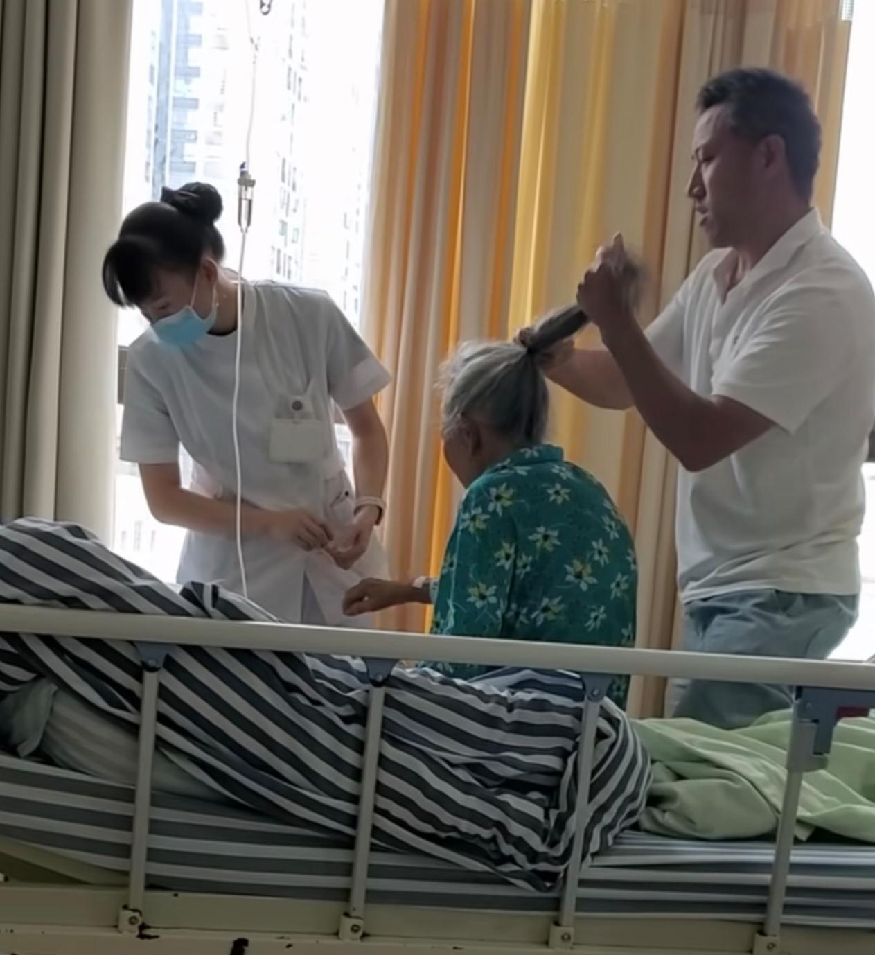 那些贬低生儿子的人看看，生儿子也有好的，也有孝顺的！我堂弟就很孝顺，走到哪都