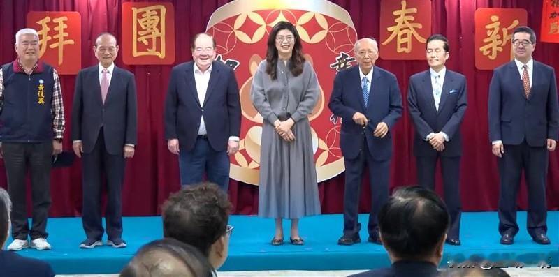 国民党新春团拜郑丽文最高根据今天（23日）国民党新春团拜合影显示，党主席郑