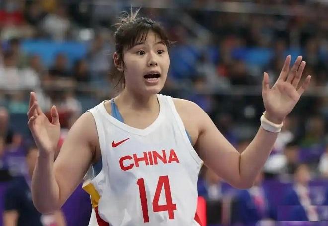 李月汝都打成这个样子，场上位置都找不到，怎么好意思劝人“留洋”？世预赛中国队赢捷