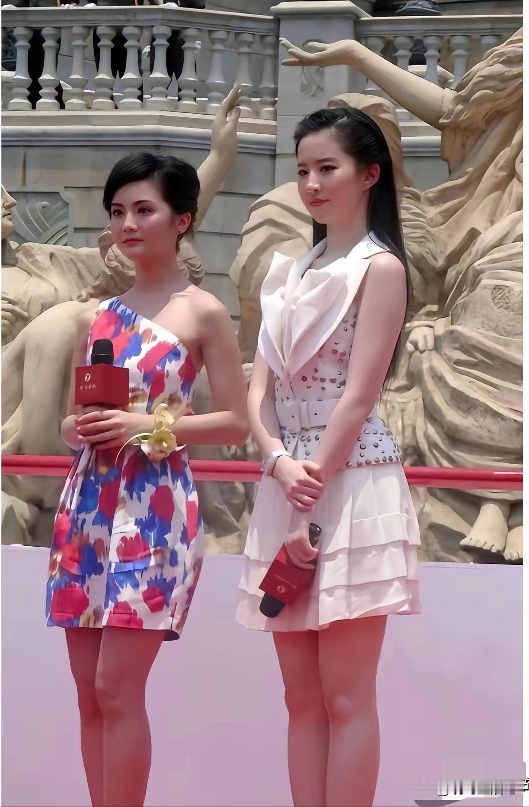 右边是刘亦菲，左边是谁啊？