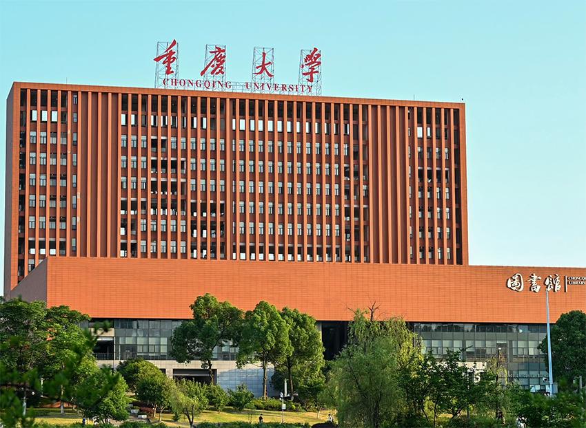 说一件感人的小事吧，大学里我们班最困难的一个同学，怎么熬过大学四年的。我的重庆