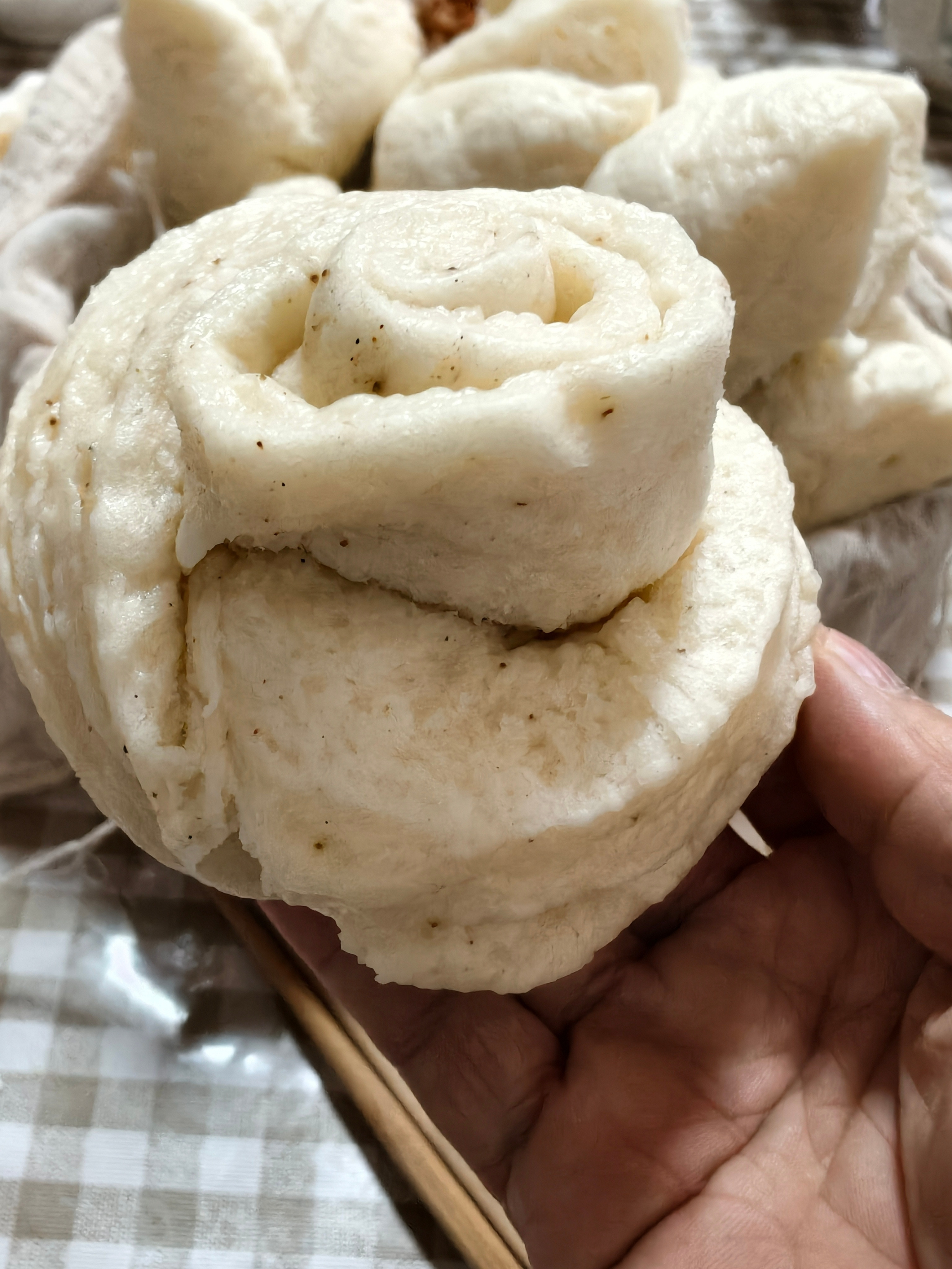 早安～朋友家里简简单单的早餐！一个馒头，一个鸡蛋，一杯牛奶！加上现在15度的气温