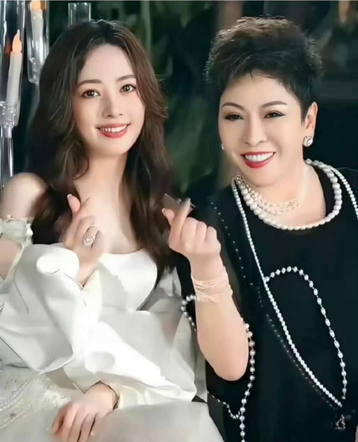 向太和王晶这俩天天爆料香港娱乐圈艺人们的破事，感觉为了钱和流量，江湖朋友都不想要