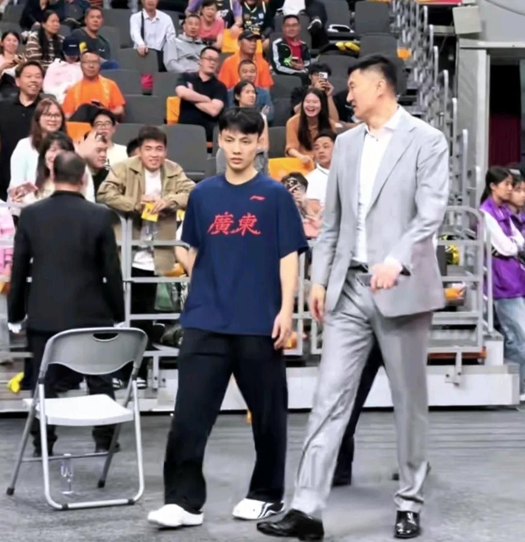 徐杰的球迷群体覆盖男女老少，一般青年人大多是盲目崇拜，可喜欢徐杰的球迷都是懂球的