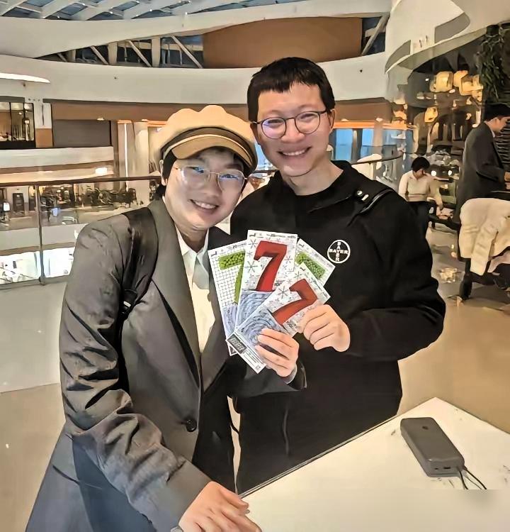 王婆的相亲局，捅出了天大的窟窿！那个台上为爱狂奔的男人，家里竟藏着一个结了婚的老