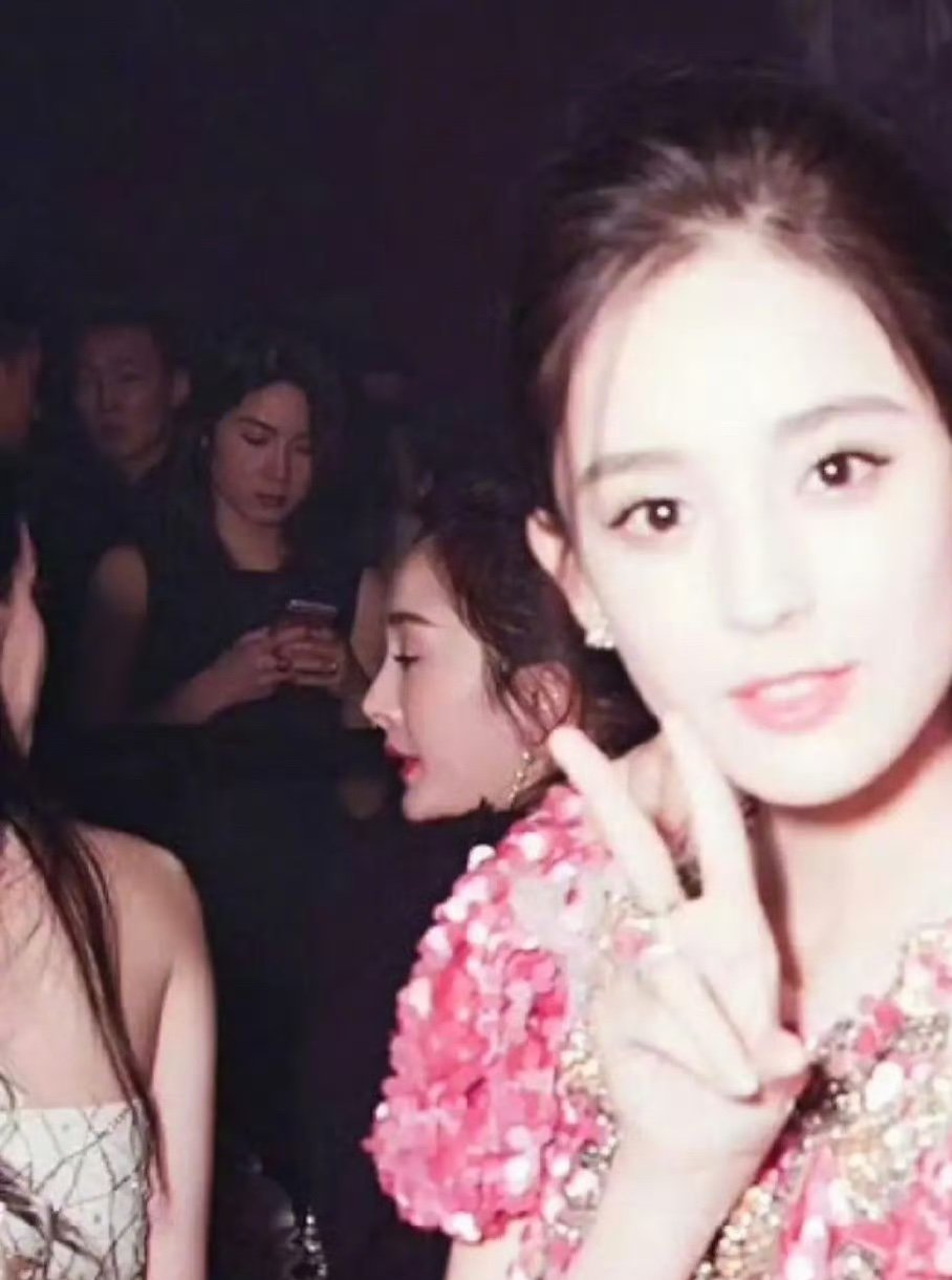 娜扎编辑掉了杨幂侧脸娜扎编辑杨幂侧脸哈哈哈紧急编辑​​​