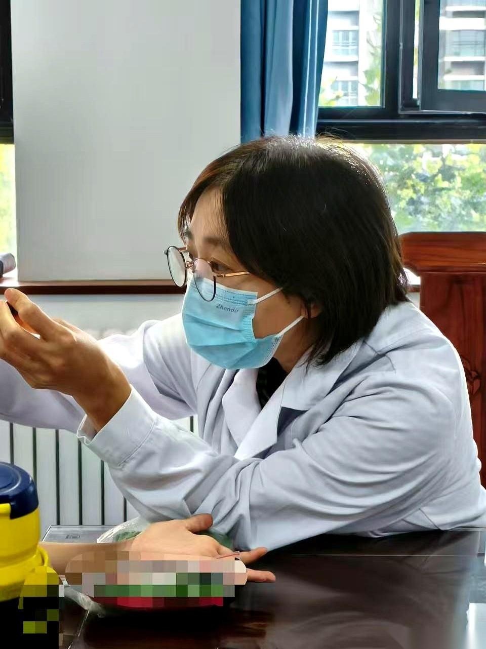 最近翻看一份关于青少年体格发育的观察报告，里面有个现象极其扎心。很多爹妈身高一
