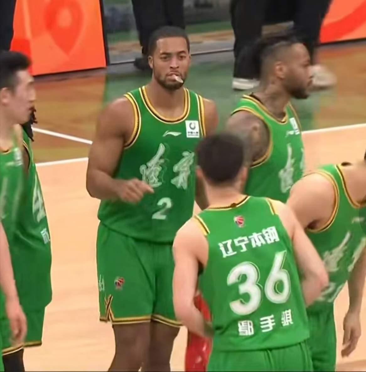 莱迪辽宁男篮首秀高效得到14分，却得到辽宁球迷了两极分化的评价？有球迷认为，同四