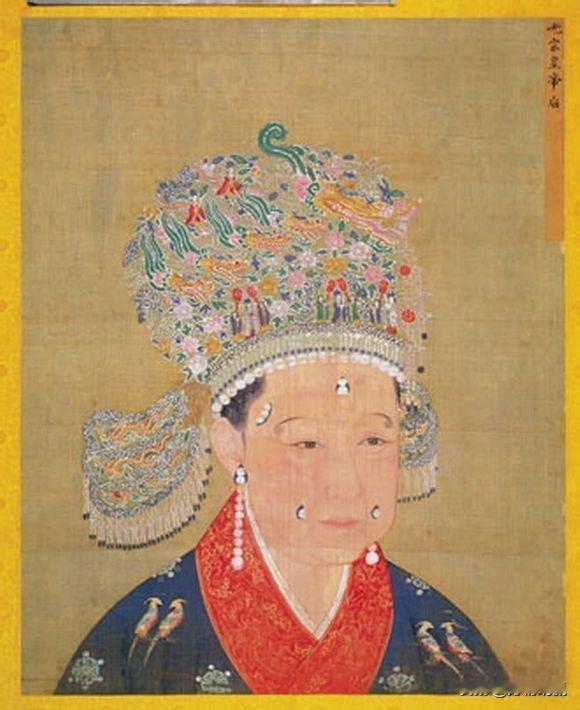 1189年，一名宫女正服侍宋光宗洗澡，宫女的手抚摸在宋光宗身上，宋光宗觉得她的皮