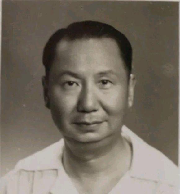 1996年，左宗棠第四代孙左景鉴想回上海，他写信给上海市委，请求能分一套低楼层的