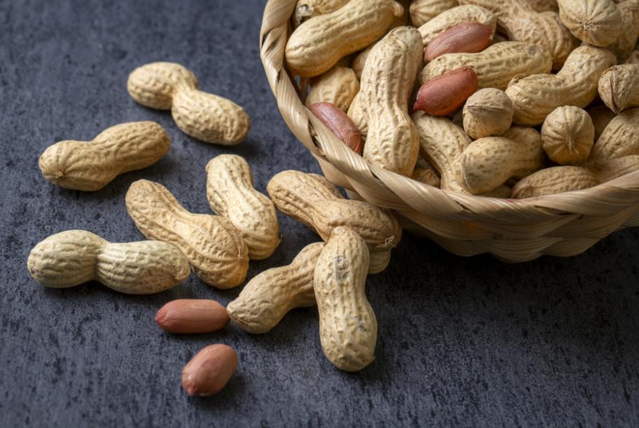 花生是富硒食物？医生多次建议：甲状腺不好，要常吃这4种食物：门诊天天有人问：