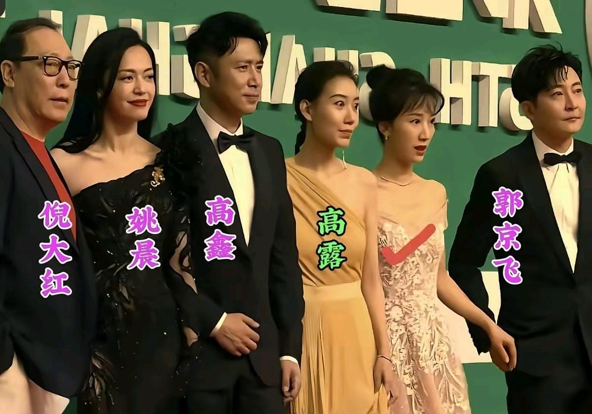 几位主演合影，实力派演员。