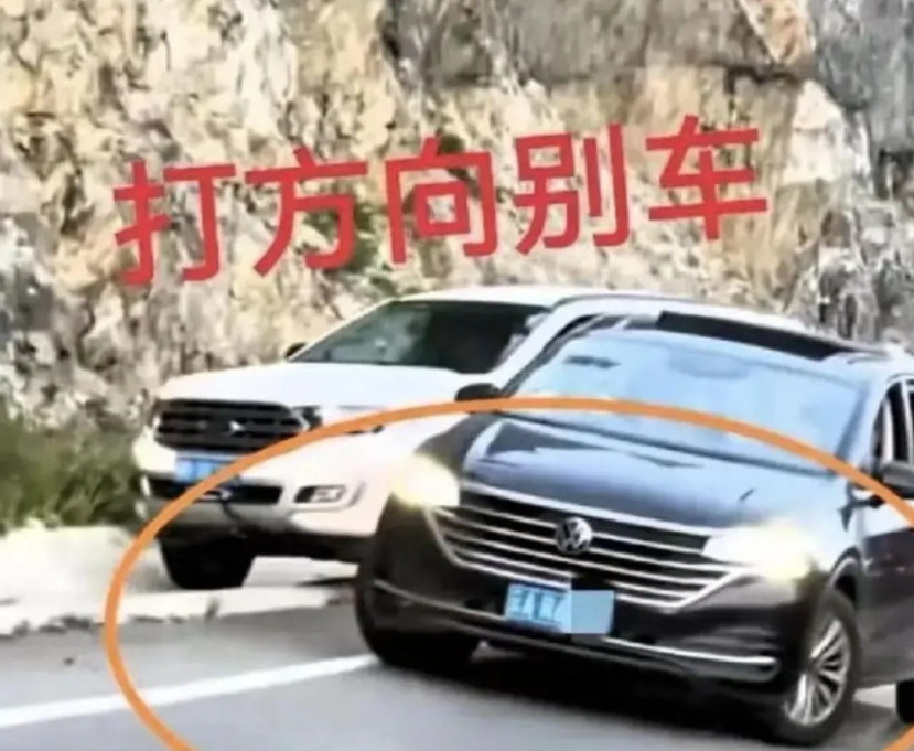 这事闹大了！终于知道前两天独库公路为什么堵车了这事发生在独库公路上，一辆黑色大