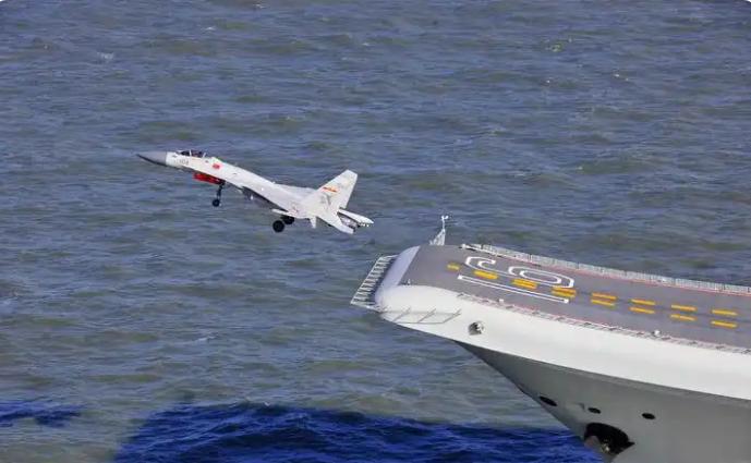 开始上强度了，就差直接发射，让它喂鱼去！ 12月6日这天，咱们的辽宁舰航母编