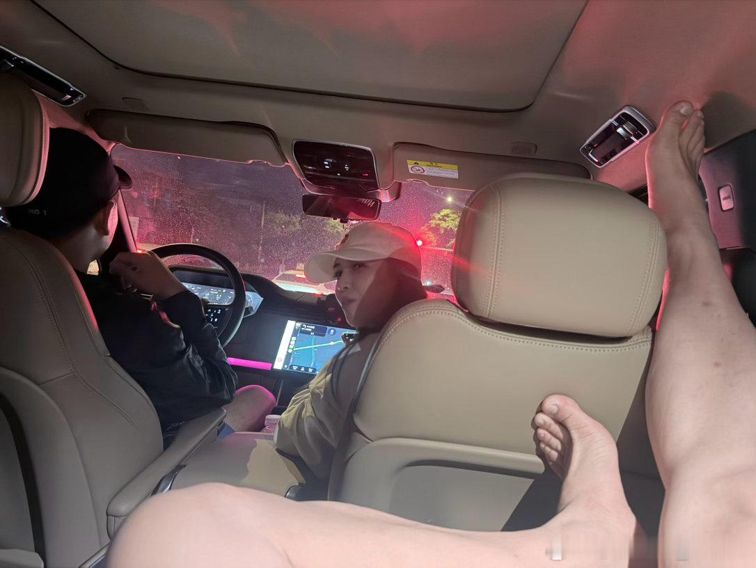 揽胜二排就得这么坐​​​