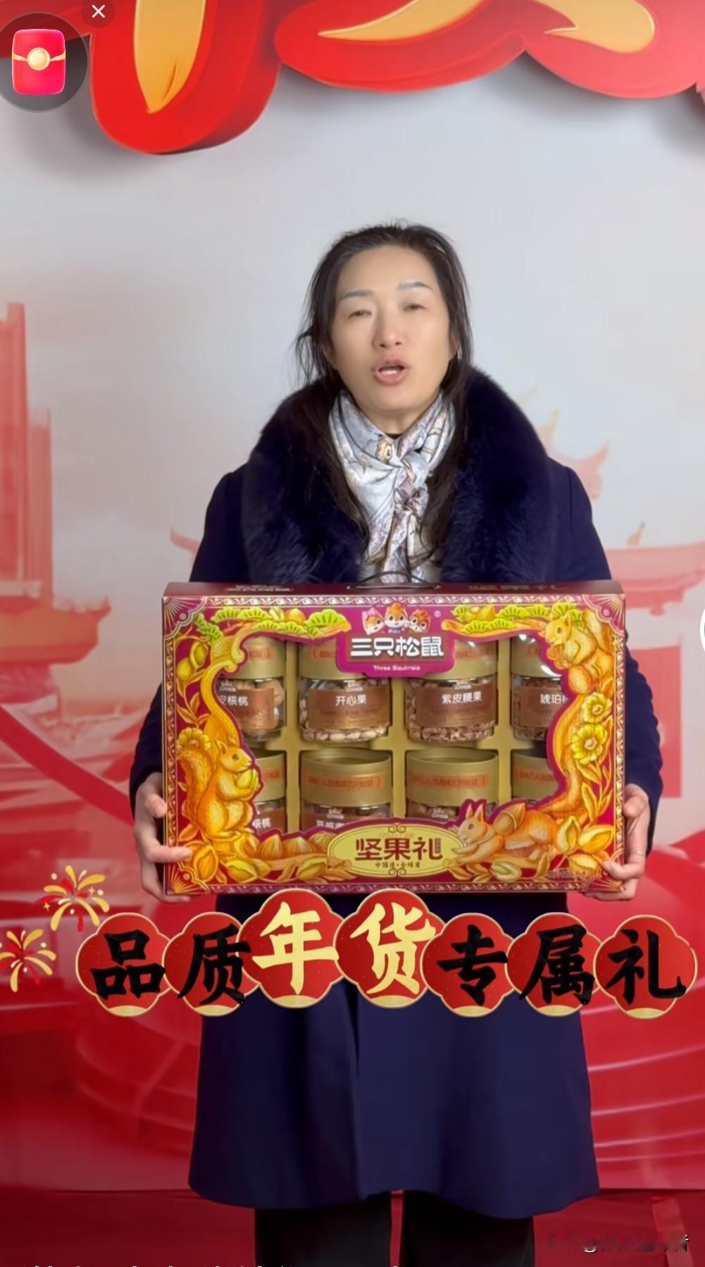 今天上午，谢浩男妈妈许健华更新了一条视频。视频里，谢浩男妈妈、大妹和海军一同亮相