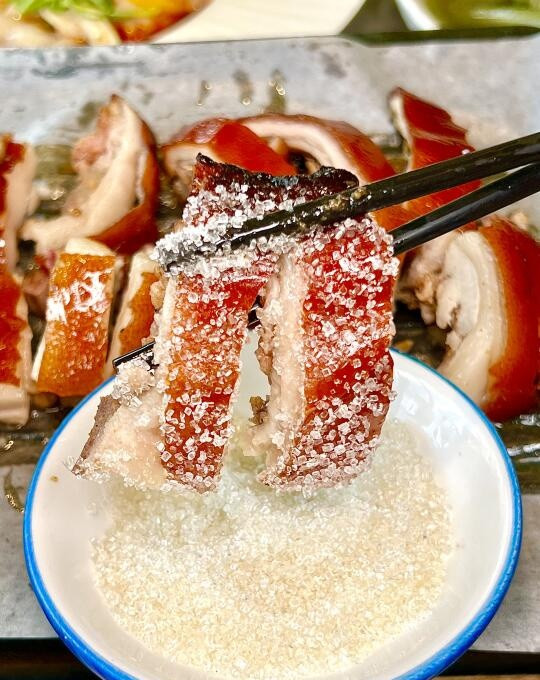 这诱人的经典美食源自哪里？有知道叫什么的吗