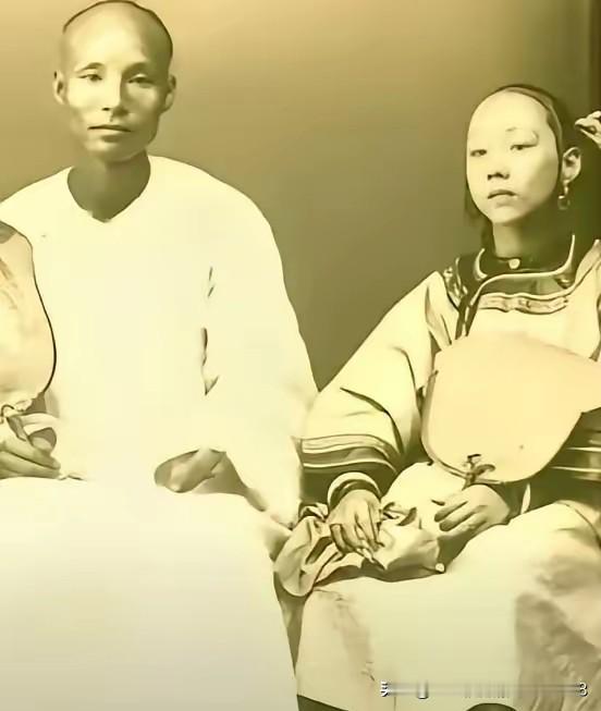 1798年，一个老地主娶了个十来岁的姑娘，洞房夜姑娘看着比爷爷还老的地主，心里满