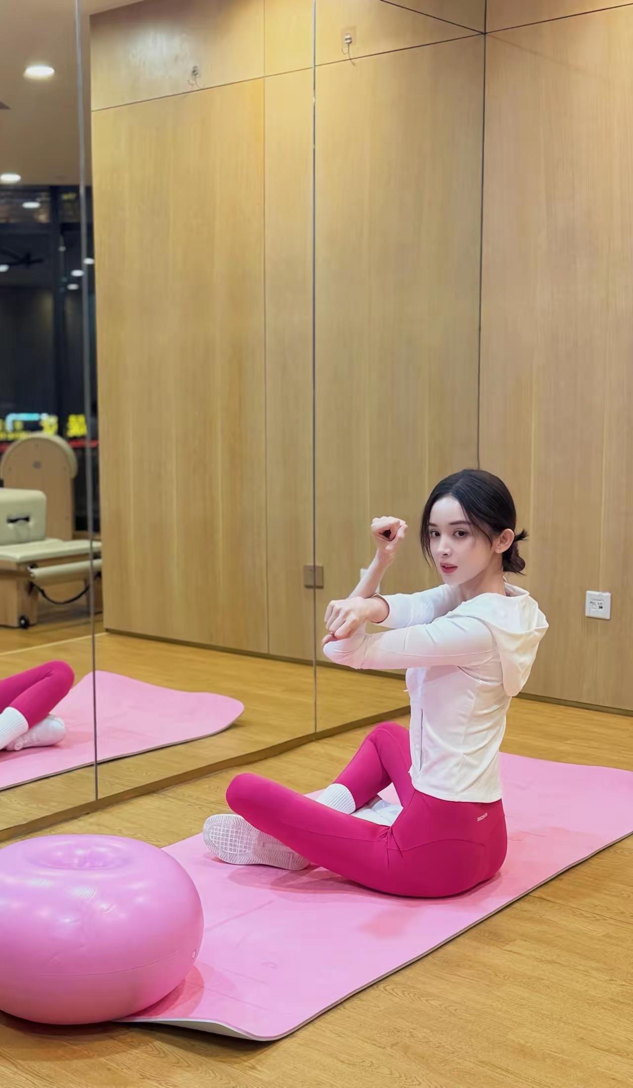 娜扎真好看，虽然她不是我喜欢的类型，但还是觉得她很好看