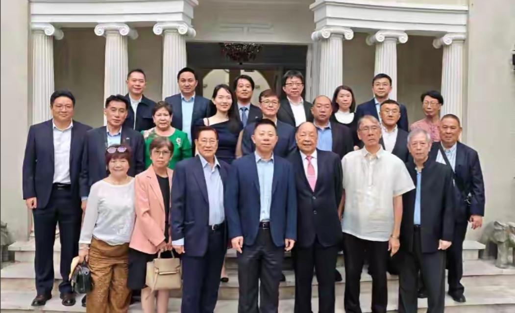 终于知道怕了！中方刚发最后通牒，菲律宾连夜放人，64名同胞重获自由！这绝对
