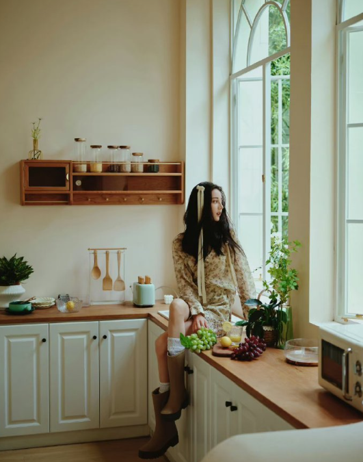 热巴的美貌，连鬼见了都要自惭形秽