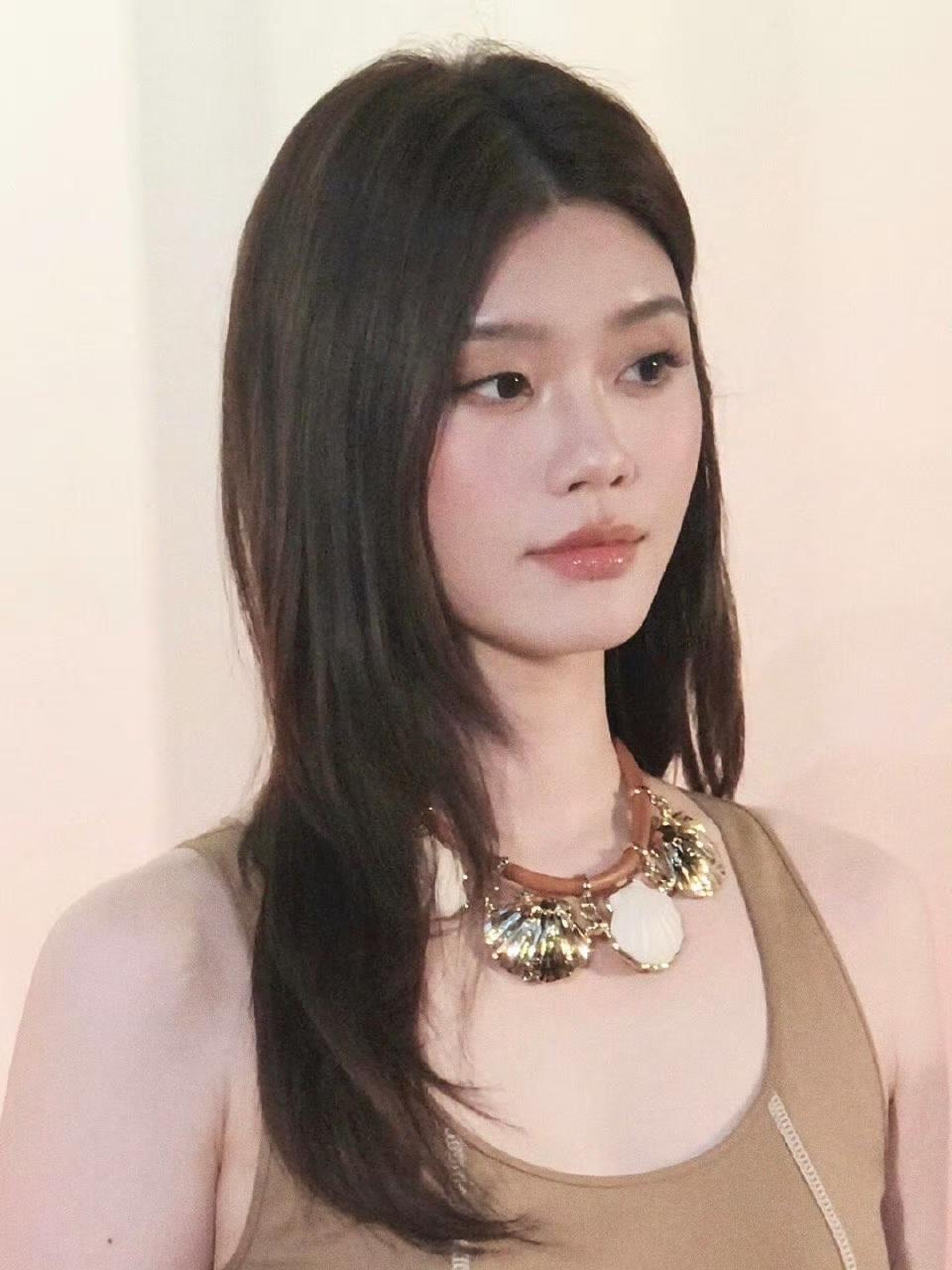 奚梦瑶还会再生三胎吗？婆婆梁安琪曾公开说希望孩子越多越好，至少要生三胎，看来