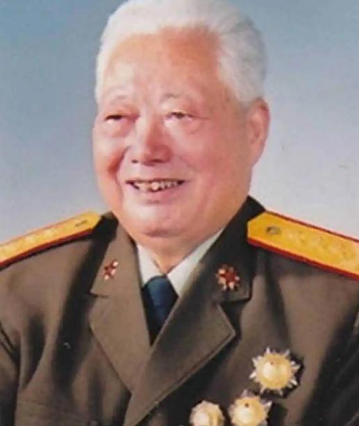 1950年，渡海战前，韩先楚点名指挥员必须是师级干部，一句话令全场沉默，一名政工