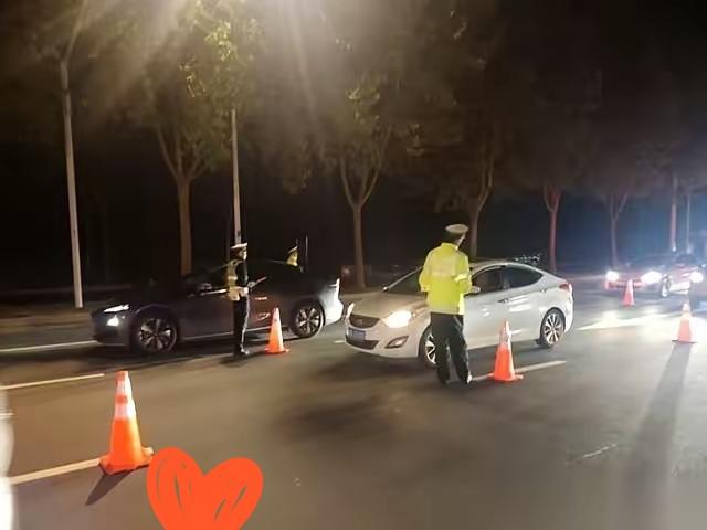 说实话，看到郑州这位父亲的故事，我心里也是咯噔一下。晚上在家喝了点酒，估计