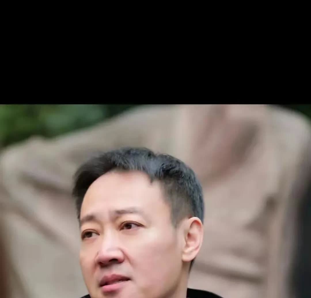 陈道明已经意识到辛柏青什么都好但有一个致命的弱点，就是一不拍戏，就跟消失