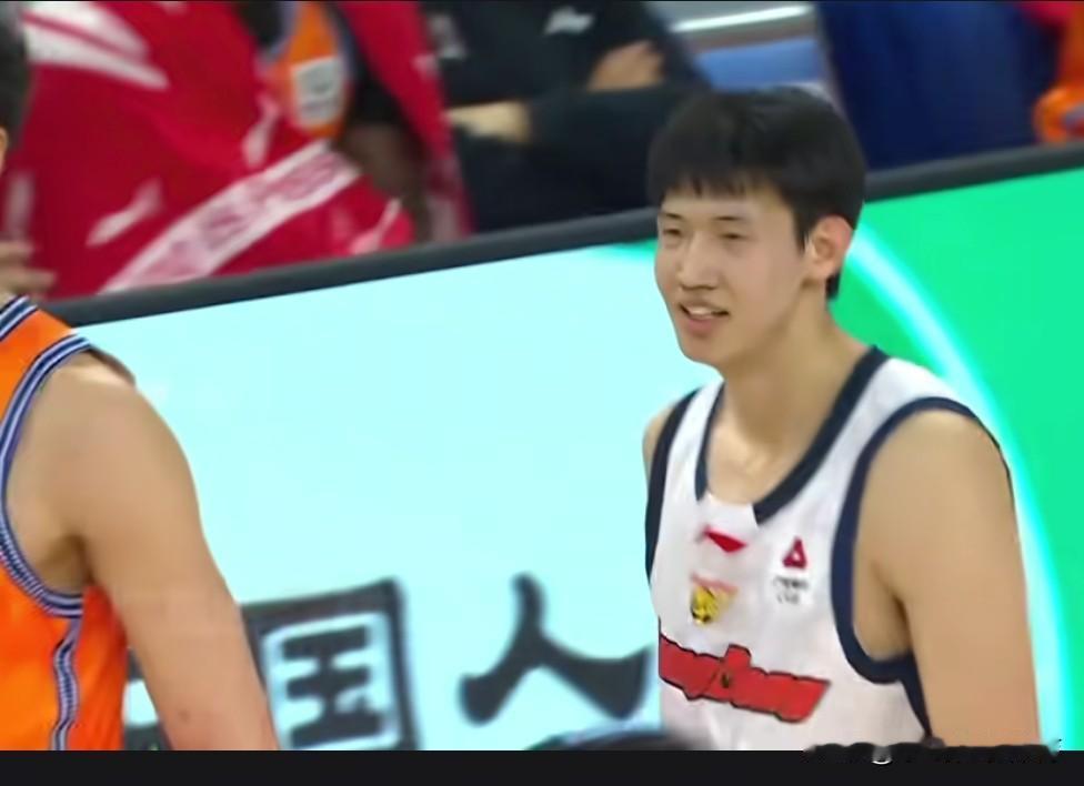 杜峰不按套路出牌，吓出卢伟一身冷汗！不愧战术大师广东队虽然没能够战胜上