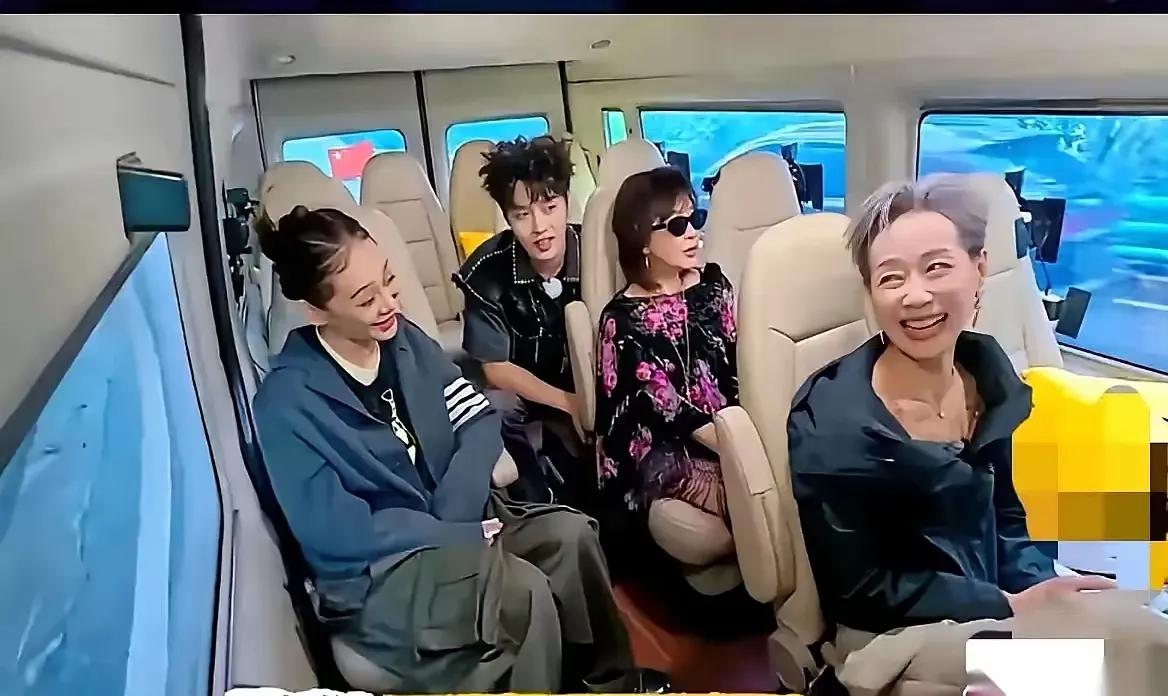 叶童那句“香港人表面和气背地里……”一出口，我隔着屏幕都替刘嘉玲捏把汗！宁静眼睛