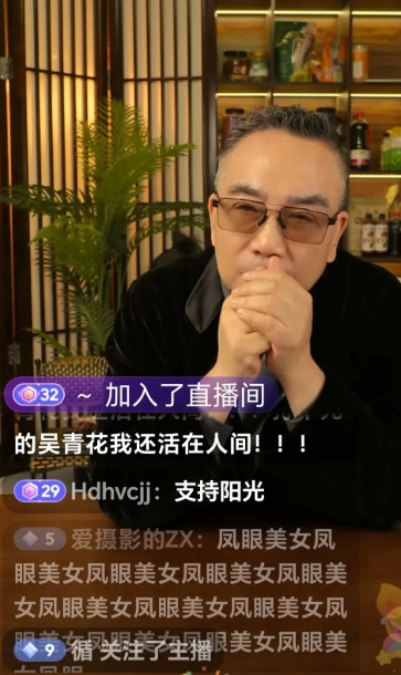 相声界现在有句俗语“吃一口唐僧肉长生不老，骂一句杨老五大红大紫”，不信大家看，从