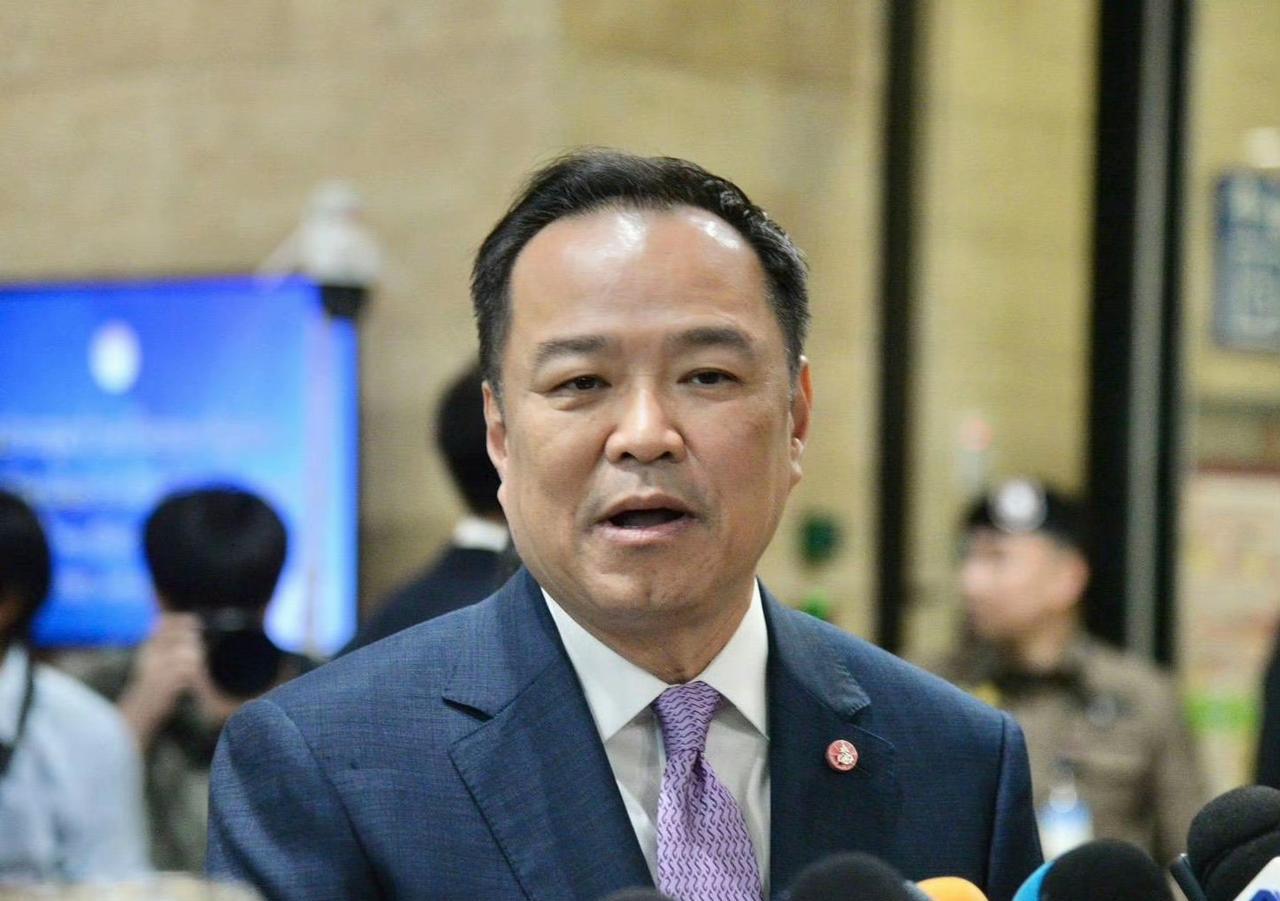 泰总理阿努廷否认与洪森密谋推翻佩通坦，阿努廷在国会质询中撇清与洪森的关系，阿努廷