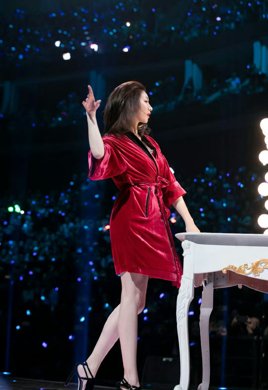 江疏影这姿势要从后面开始了