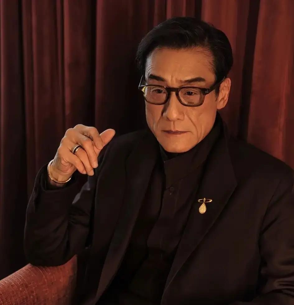 梁家辉这段采访一出来，真的让人一下子就懂了什么叫顶级演员。他提到自己最有光荣感的三个角色，第一是入行