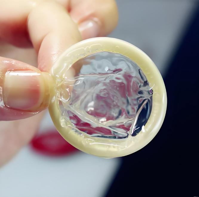 往套套里滴两滴就能延时？利多卡因凝胶这波操作，让夫妻满意度直线上升“医生，