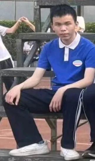 说句不该说的，优优妈妈面相就是那种讨好型人格，唯唯诺诺，一脸悲苦，不果断。宁可揣