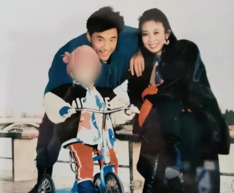 于荣光怎么也想不通，结婚35年来他零绯闻，钱他赚、饭他做，十分宠爱妻子，但在他6