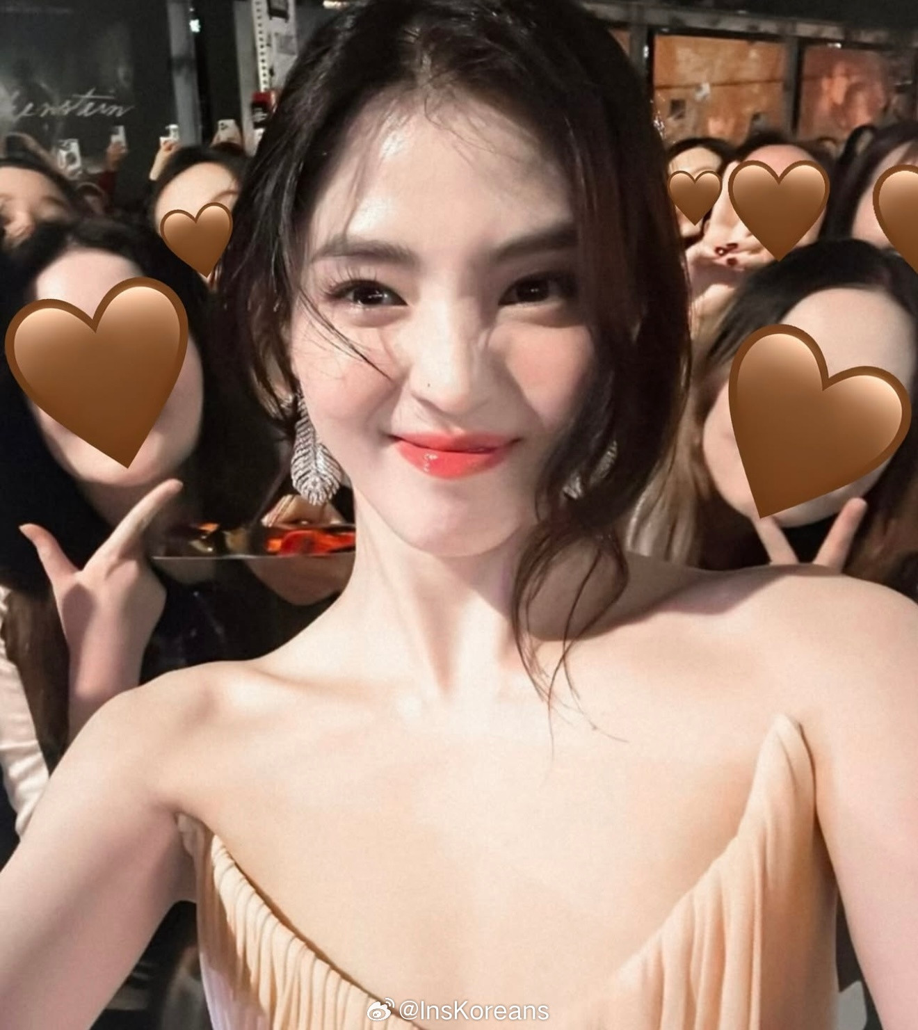 韩素希韩素希多伦多电影节和粉丝合影这一组美女范围好浓​​​