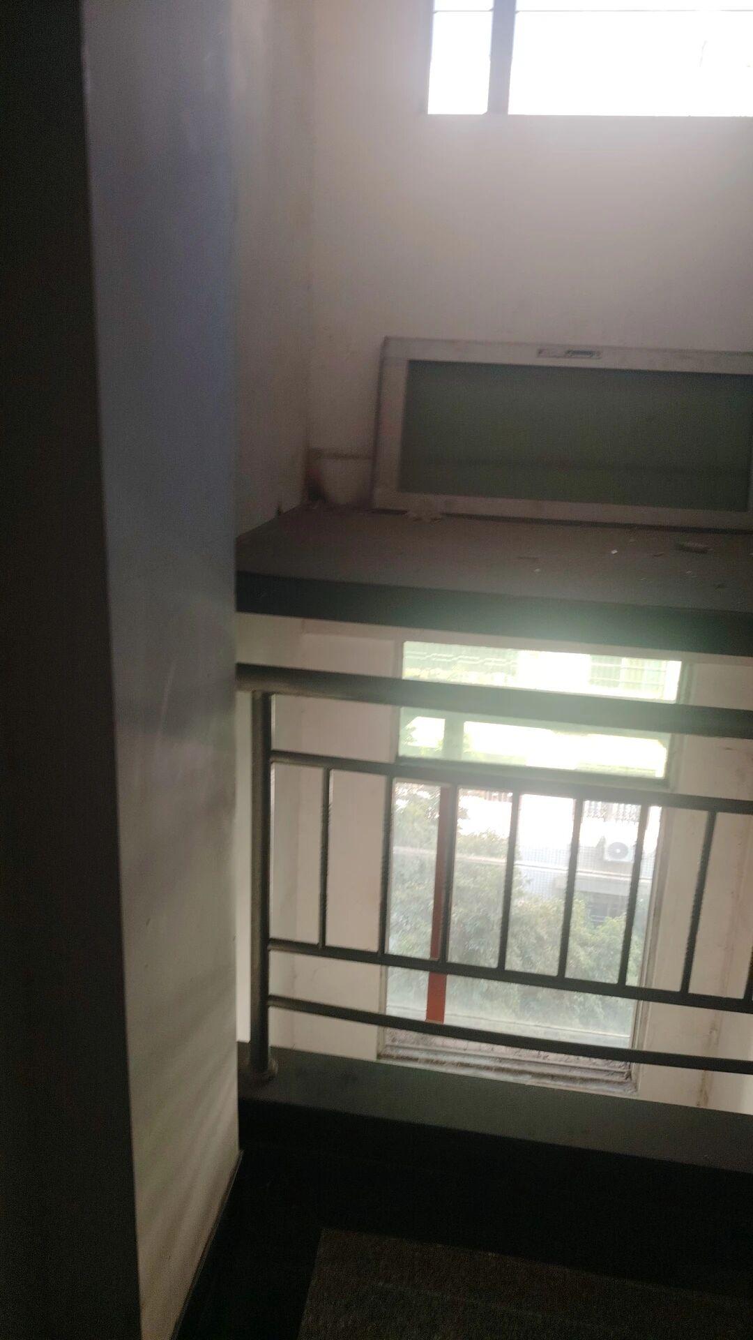 老旧小区加装电梯｜乱改楼梯＝拿生命开玩笑