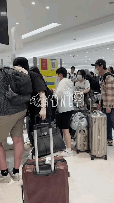 #头号创作者激励计划#莎莎搜一下子就出现了，和大部队汇合了。是不是出发的时候