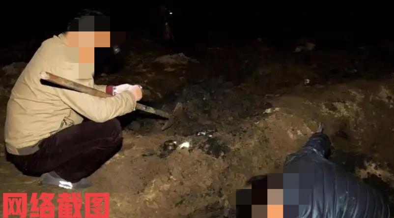 徐州古玩城五年前因疑似发现有刚出土的文物出现，这对古玩城来说这背后有玄机。这