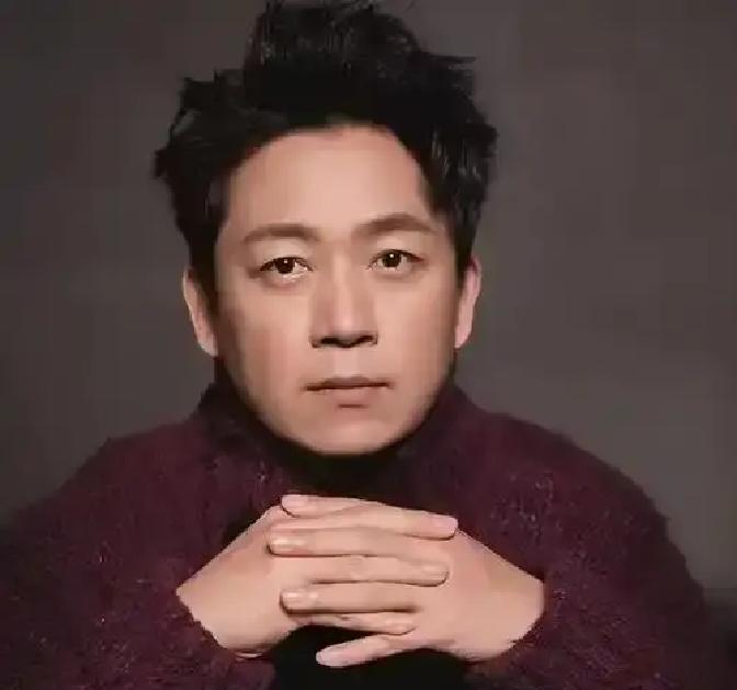 43岁的潘粤明差点失业那天，制片人推开病房门摔下一句话：“要么减掉30斤，要么换