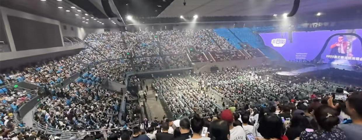 郭德纲在直播的时候说过，岳云鹏开演唱会，要是赚了，也能分自己二百。还有几十分钟，