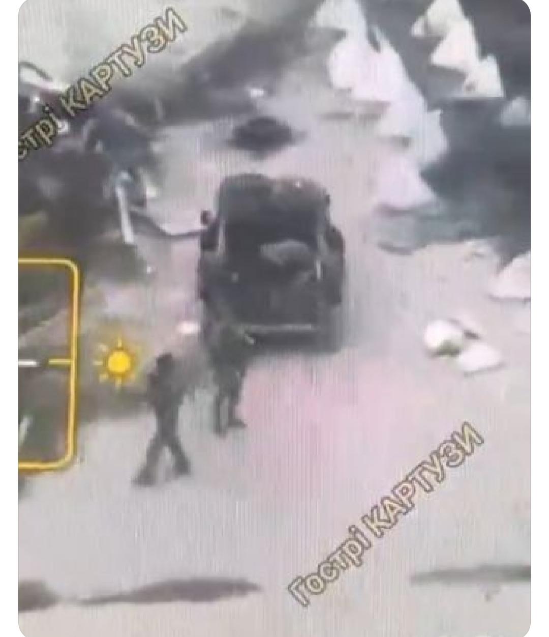 俄罗斯军队进入波克罗夫斯克一年中首次，一辆俄罗斯卡车在雾的掩护下进入波克罗夫