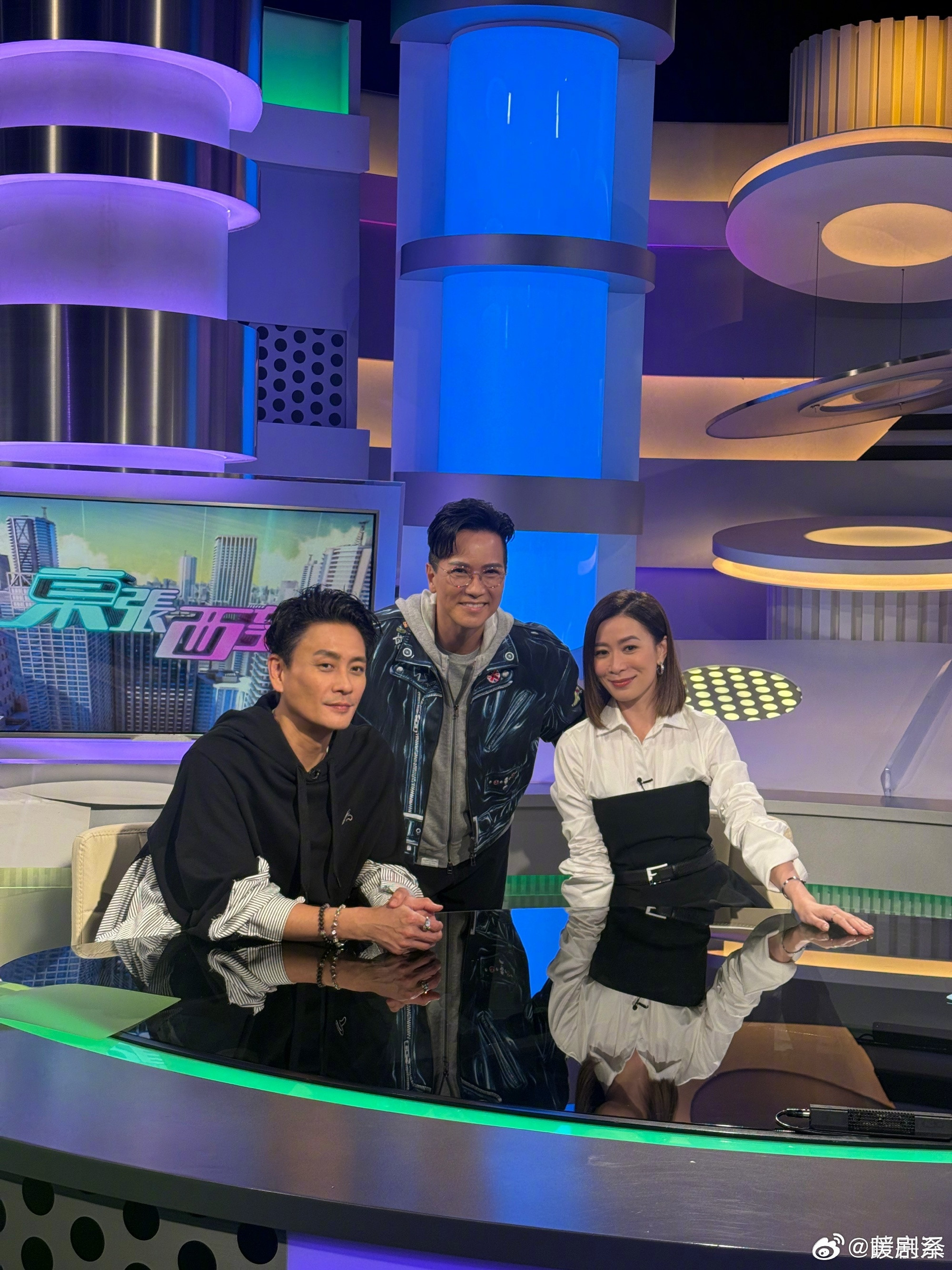 新闻女王2这部剧的群像戏太有看头，每位演员都精准拿捏角色精髓，从气场强大的主角