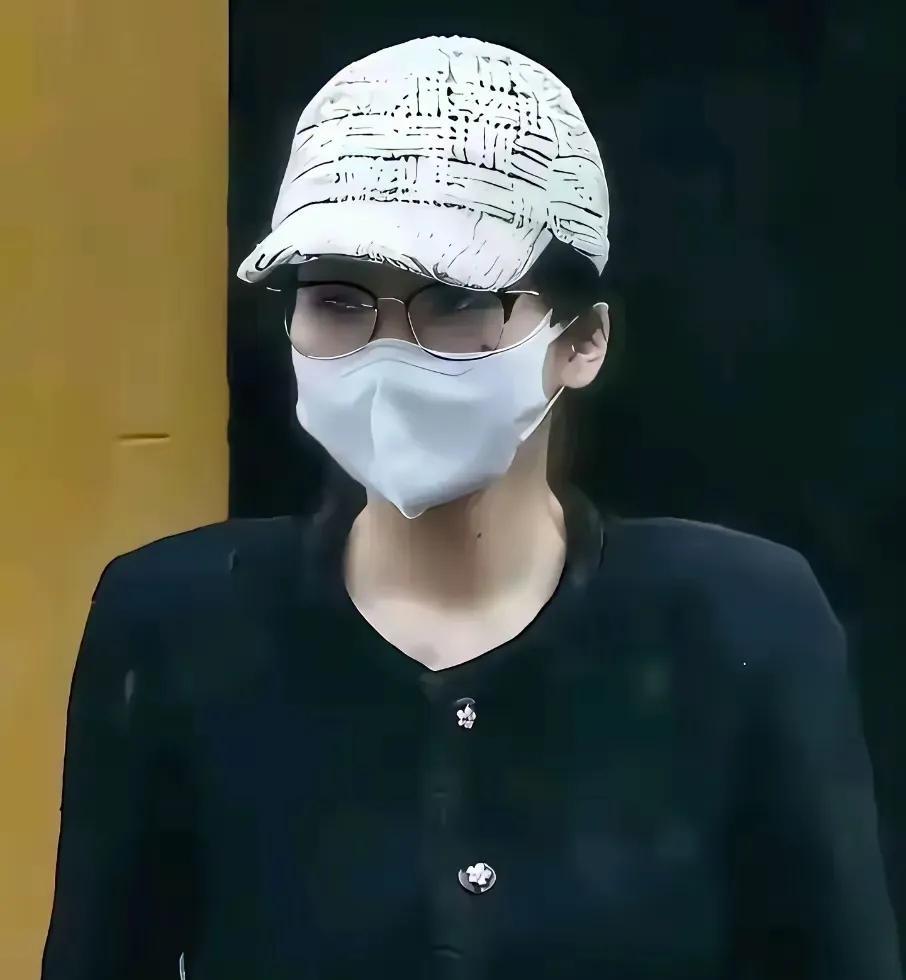 兰兰醉酒开豪车在澳洲出事，就开着这台劳斯莱斯，都能让很多人一辈子触及不到的。像