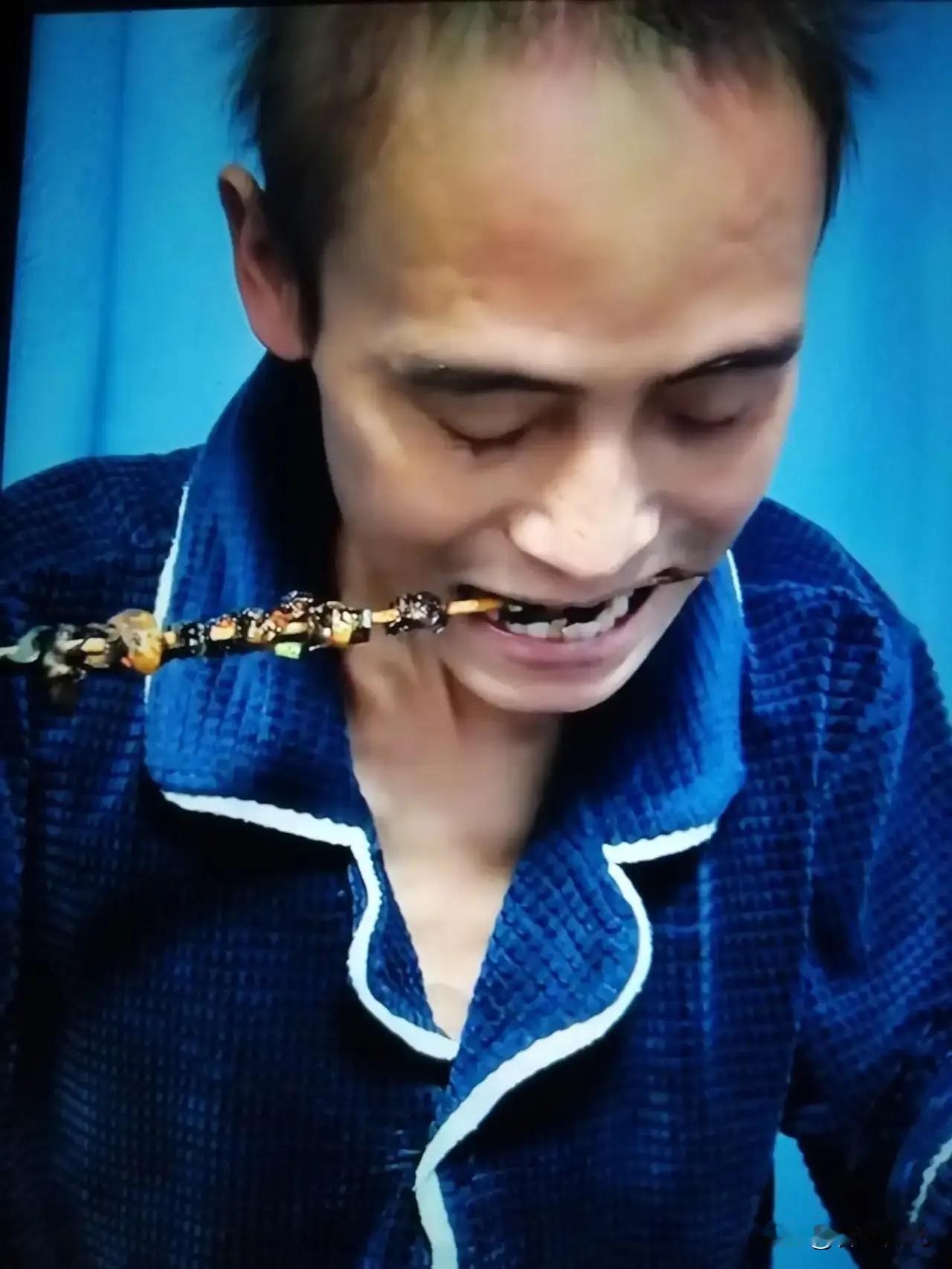 泪酸！男子患肝癌晚期，好几天不想吃饭，突然向家人提出，想吃烤羊肉串了，家人立马去