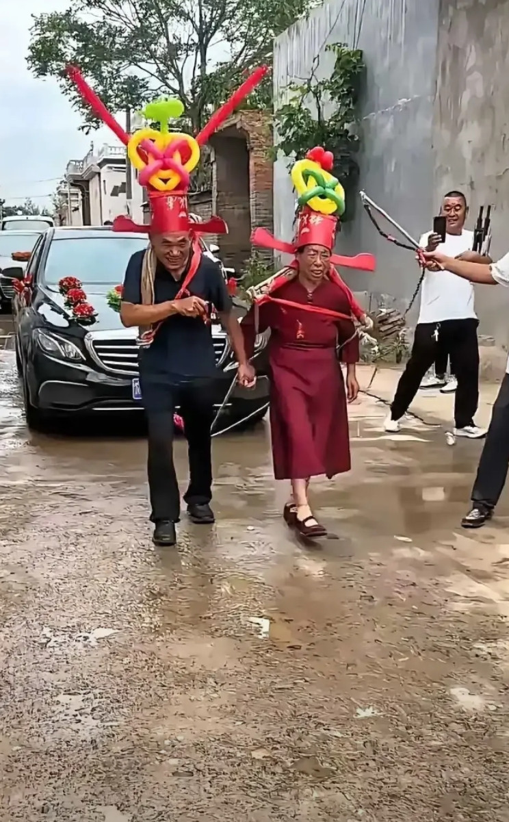 把爹妈的脸都丢尽了。